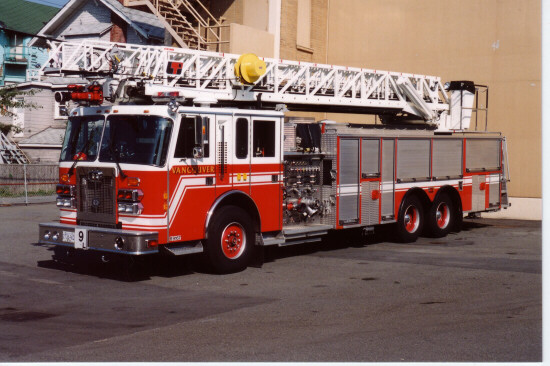 Photo of Anderson serial 93022JENB94002610, a 1994 Duplex rear-mount aerial of the Vancouver Fire Department in British Columbia.