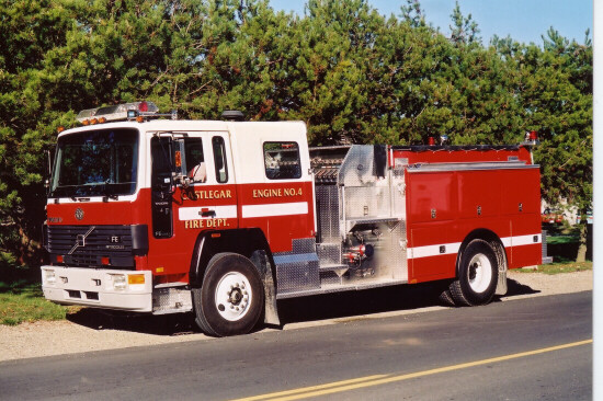 Photo of Anderson serial 93EENJ94002630, a 1994 Volvo pumper of the Castlegar Fire Department in British Columbia.