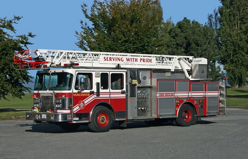 Photo of Anderson serial 96169KFNA983080, a 1998 Spartan aerial of the Vancouver Fire Department in British Columbia.