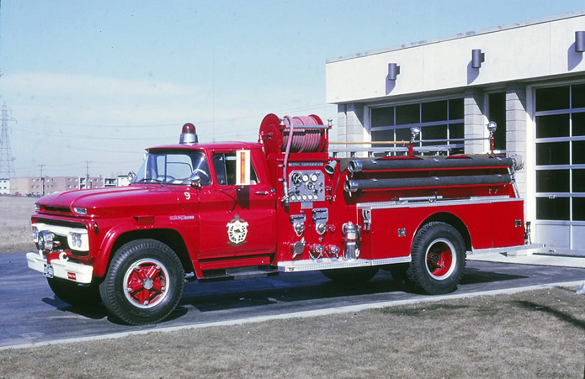 Photo of King-Seagrave serial 62085, a 1962 GMC pumper of the Kitchener Fire Department in Ontario.