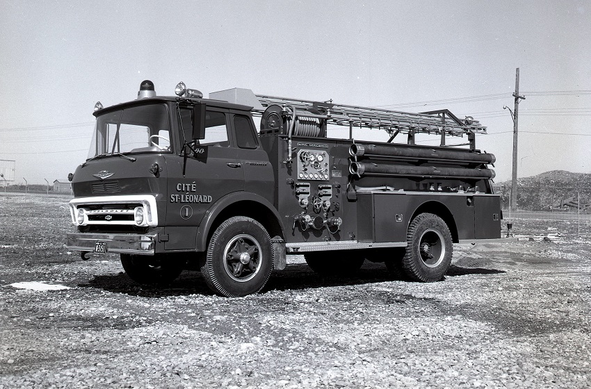 King-Seagrave delivery photo of serial 63107, a 1963 Chevrolet pumper of the Service de Sécurité Incendie de Saint-Léonard in Quebec.