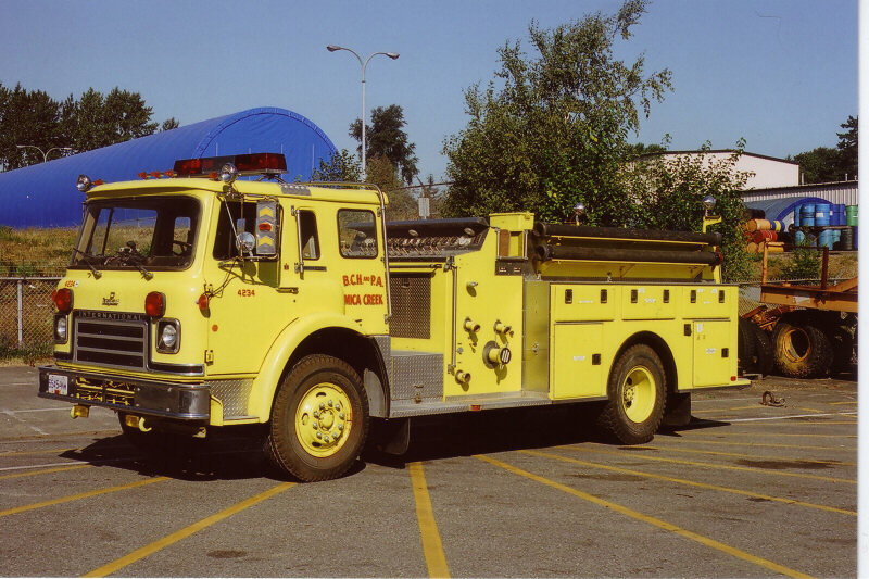 Photo of Pierreville serial PFT-1085, a 1980 International pumper of the Mica Creek Dam Fire Department in British Columbia.