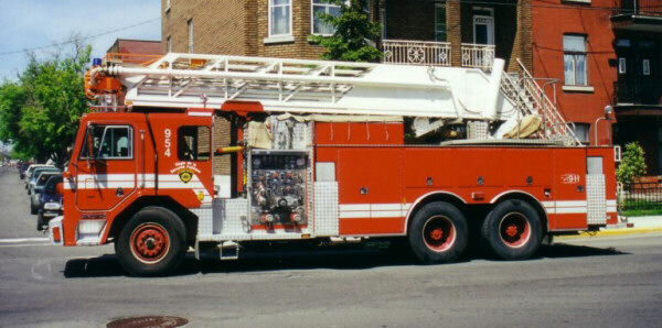 Photo of Pierreville serial PFT-1251, a 1982 Kenworth quint of the Service de Sécurité Incendie Verdun in Quebec.