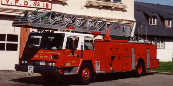 Photo of Pierreville serial PFT-1256, a 1983 Pemfab aerial of the Vancouver Fire Department in British Columbia.