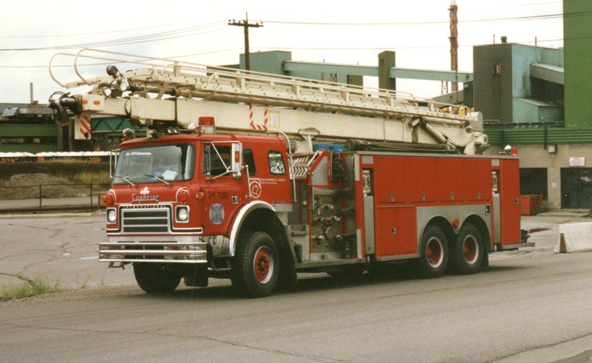 Photo of Superior serial SE 830, a 1987 International pumper of the Falconbridge Ltd. Kidd Creek Mine  in Ontario.