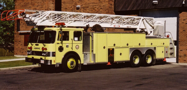 Photo of Superior serial SE 879, a 1988 Pierce Dash aerial of the Calgary Fire Department in Alberta.