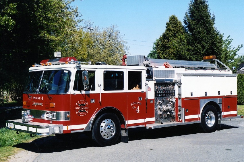 Photo of Superior serial SE 1060, a 1990 Pierce Arrow pumper of the Richmond Fire Department in British Columbia.