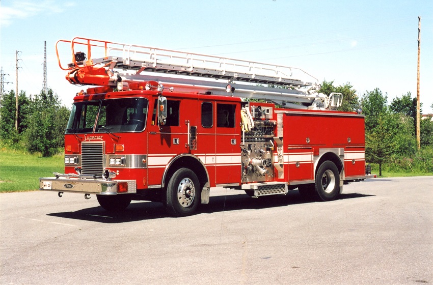 Superior delivery photo of serial SE 1166, a 1991 Pierce Lance pumper of the Brockville Fire Department in Ontario.