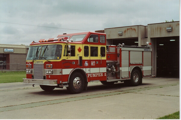 Photo of Superior serial SE 1254, a 1992 Pierce Lance pumper of the Niagara Falls Fire Department in Ontario.