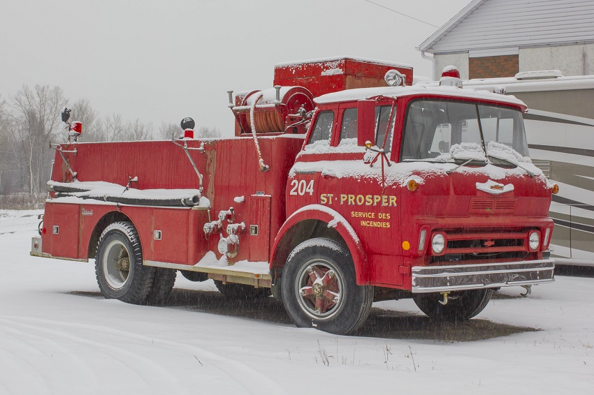 Photo of Thibault serial 15651, a 1965 Chevrolet pumper of the Service de Sécurité Incendie de Saint-Prosper-de-Champlain in Quebec.