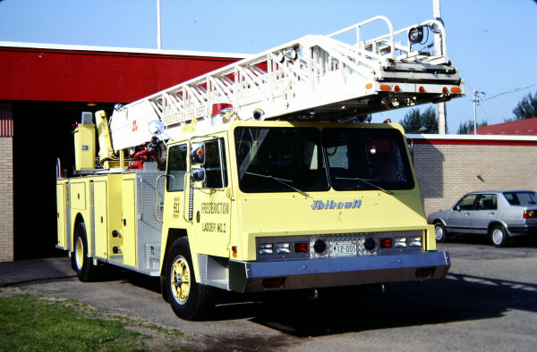 Photo of Thibault serial T80-162, a 1981 Pemfab aerial of the Fredericton Fire Department in New Brunswick.