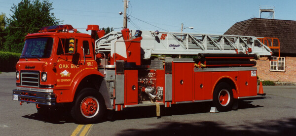 Photo of Thibault serial T83-102, a 1983 International quint of the Oak Bay Fire Department in British Columbia.