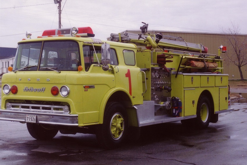 Photo of Thibault serial T84-112, a 1984 Ford pumper of the CFB Chatham Fire Department in New Brunswick.