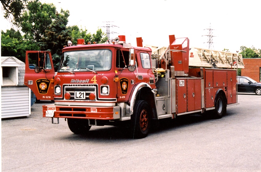 Photo of a 1987 International Thibault aerial of the Ottawa Fire Department in Ontario.