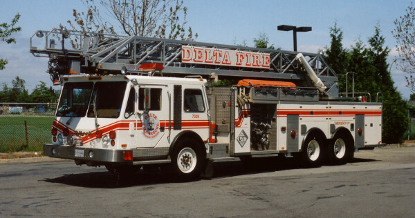 Photo of Thibault serial T87-143, a 1987 Amertek platform of the Delta Fire Department in British Columbia.