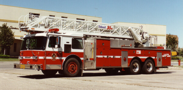 Photo of a 1988 Duplex Thibault aerial of the Winnipeg Fire Department in Manitoba.
