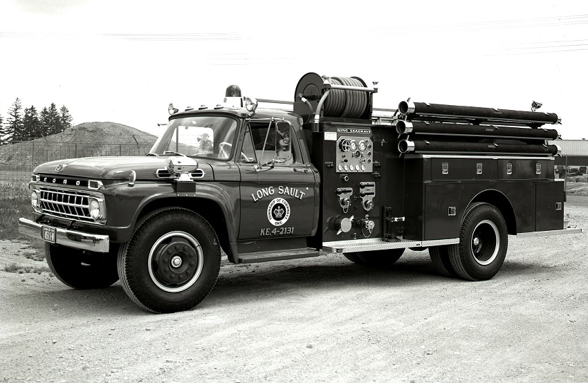 King-Seagrave delivery photo of serial 65039, a 1965 Ford pumper of the Cornwall Township Fire Department Area 2 in Ontario.