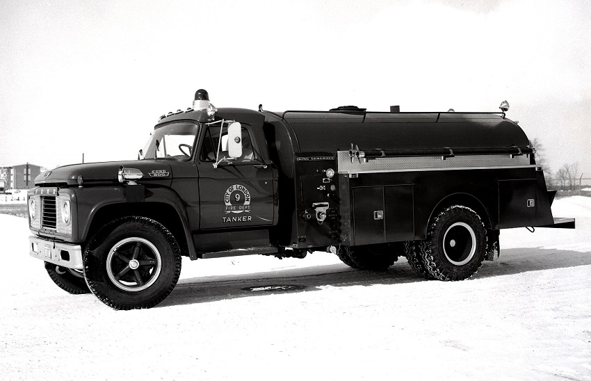 King-Seagrave delivery photo of serial 65093, a 1966 Ford tanker of the London Fire Department in Ontario.