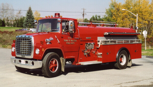 Photo of King-Seagrave serial 810018, a 1981 Ford tanker of the Walden Fire Department in Ontario.