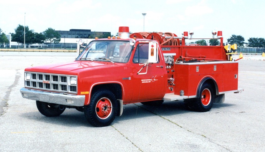 Photo of King-Seagrave serial 820032, a 1982 GMC mini pumper of the McDonnell Douglas Canada Fire Department in Ontario.