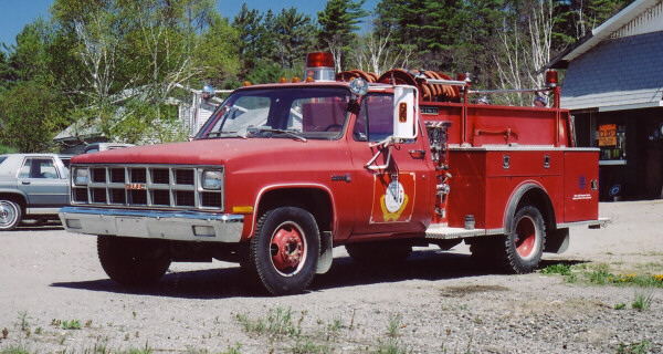 Photo of King-Seagrave serial 820032, a 1982 GMC mini pumper of the Pointe Au Baril Fire Department in Ontario.