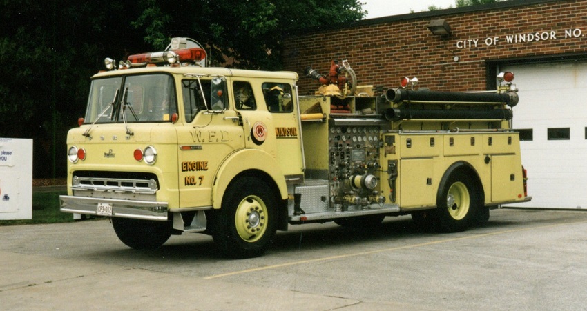 Photo of Pierreville serial PFT-638, a 1977 Ford pumper of the Windsor Fire Department in Ontario.