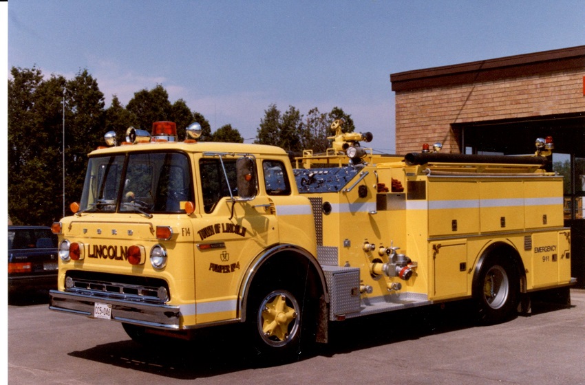 Photo of Pierreville serial PFT-700, a 1977 Ford pumper of the Lincoln Fire Department in Ontario.