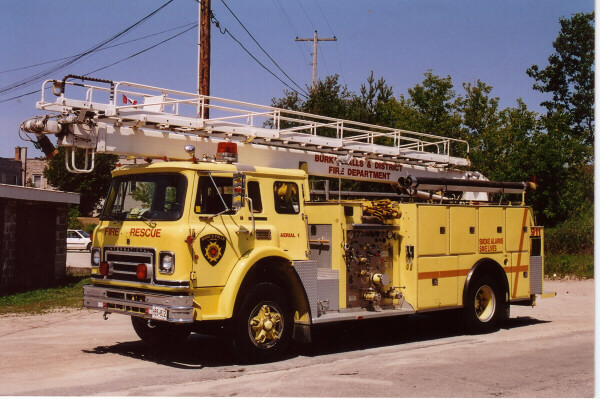 Photo of Pierreville serial PFT-981, a 1980 International pumper of the Burks Falls Fire Department in Ontario.
