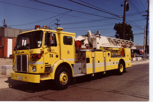 Photo of Pierreville serial PFT-1072, a 1981 White aerial of the Hamilton Fire Department in Ontario.