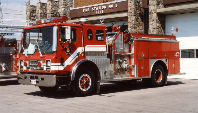 Photo of Superior serial SE 682, a 1986 Mack pumper of the Pickering Fire Department in Ontario.