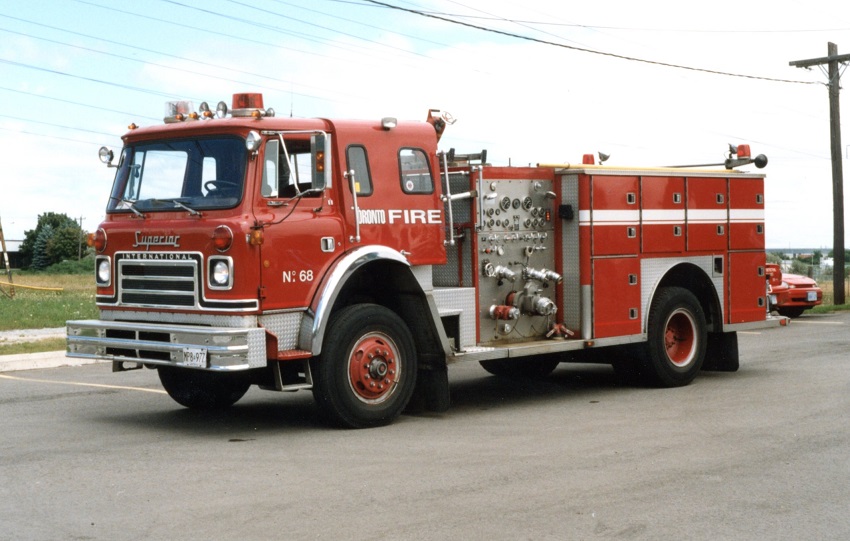 Photo of Superior serial SE 689, a 1986 International pumper of the North York Fire Department in Ontario.