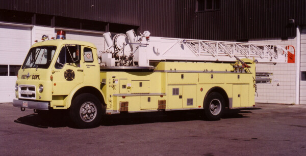 Photo of a 1971 International Thibault aerial of the Calgary Fire Department in Alberta.